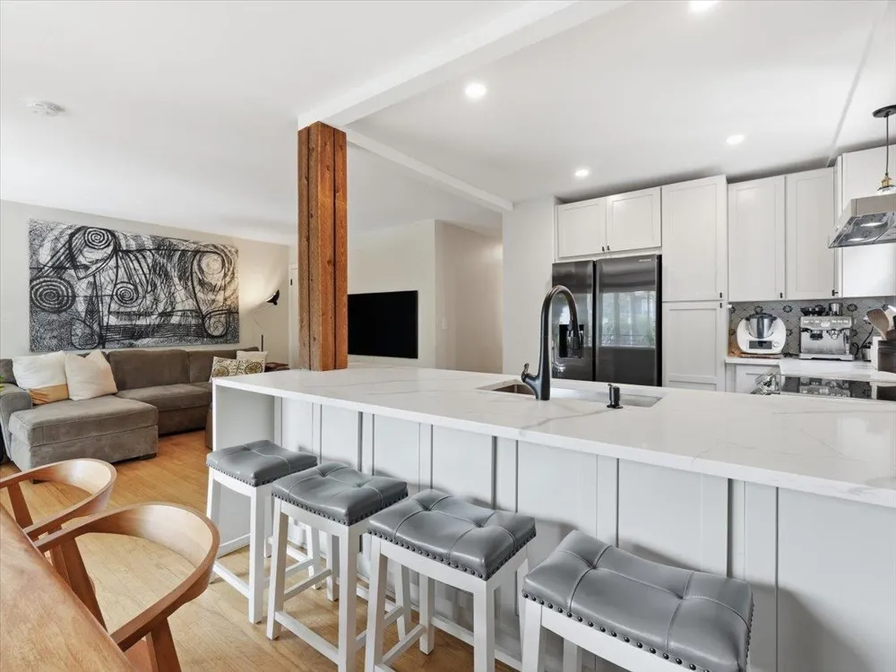 59 HAUXHURST AVE Weehawken, NJ 00786