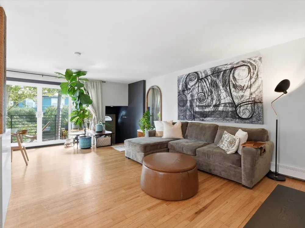 59 HAUXHURST AVE Weehawken, NJ 00786