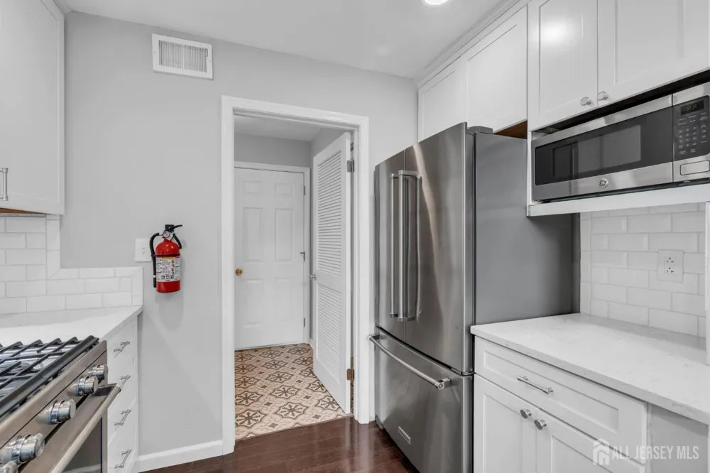 8 Pine Valley Lane Monroe, NJ 08831