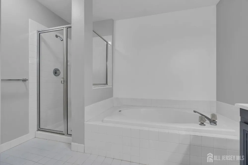 8 Pine Valley Lane Monroe, NJ 08831