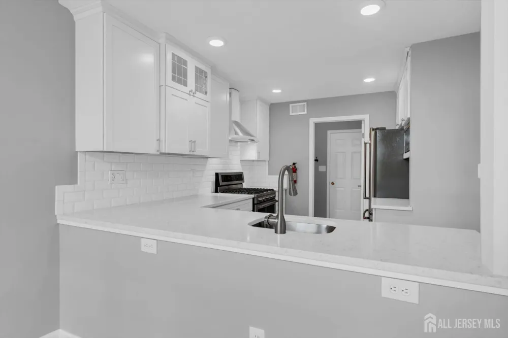 8 Pine Valley Lane Monroe, NJ 08831