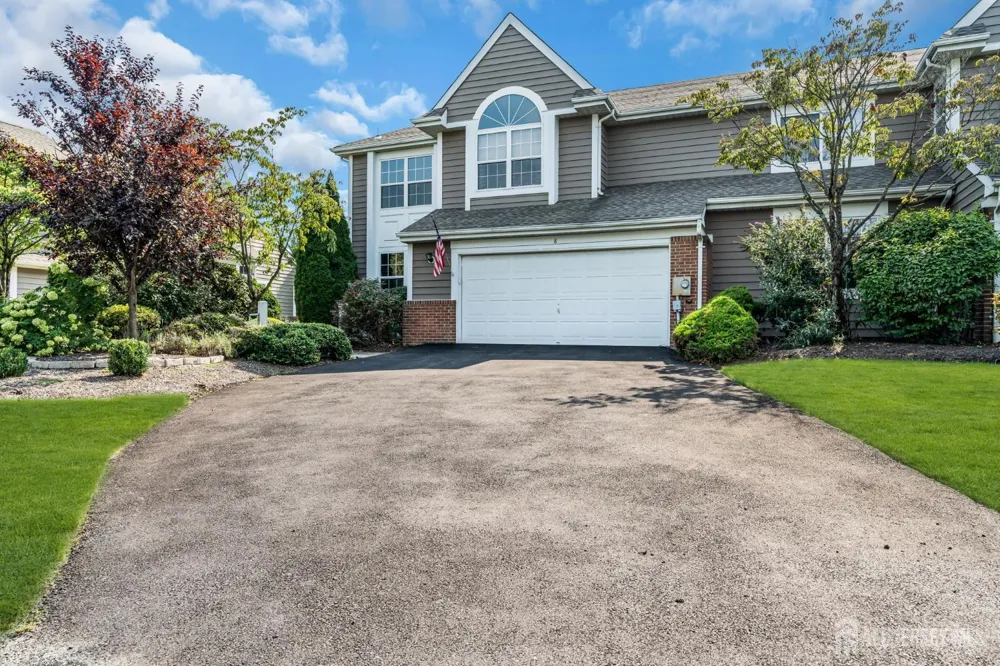 8 Pine Valley Lane Monroe, NJ 08831