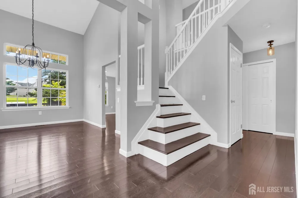8 Pine Valley Lane Monroe, NJ 08831