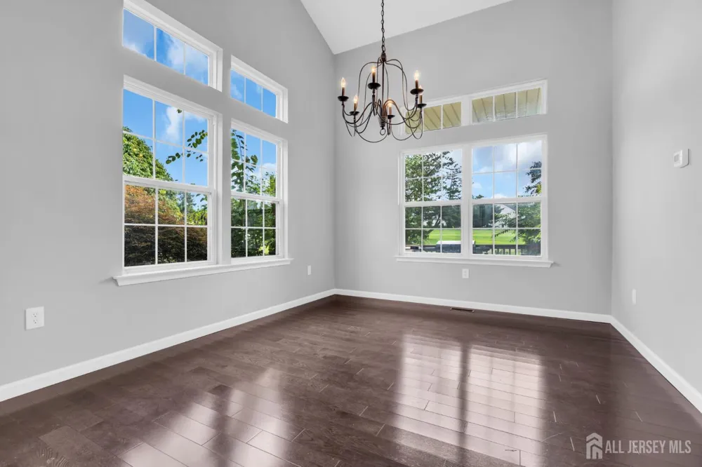 8 Pine Valley Lane Monroe, NJ 08831