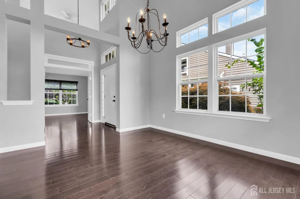8 Pine Valley Lane Monroe, NJ 08831