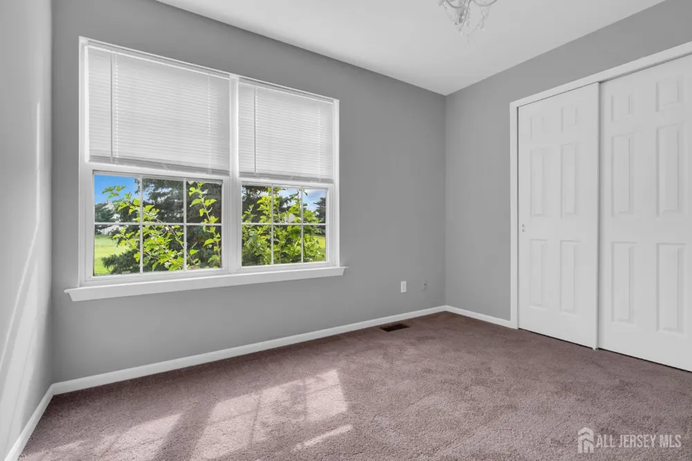 8 Pine Valley Lane Monroe, NJ 08831