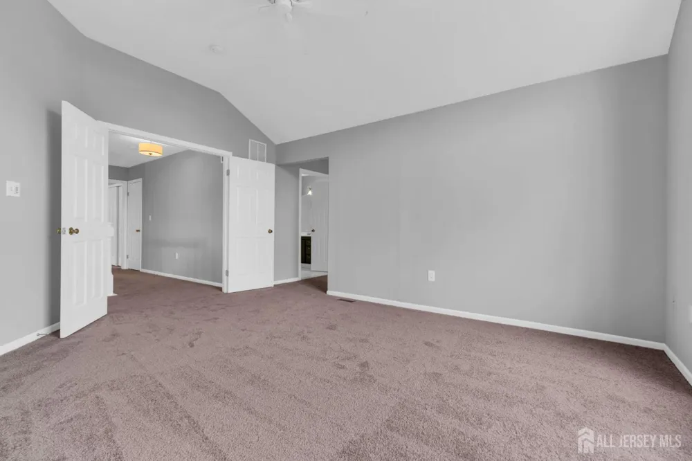 8 Pine Valley Lane Monroe, NJ 08831