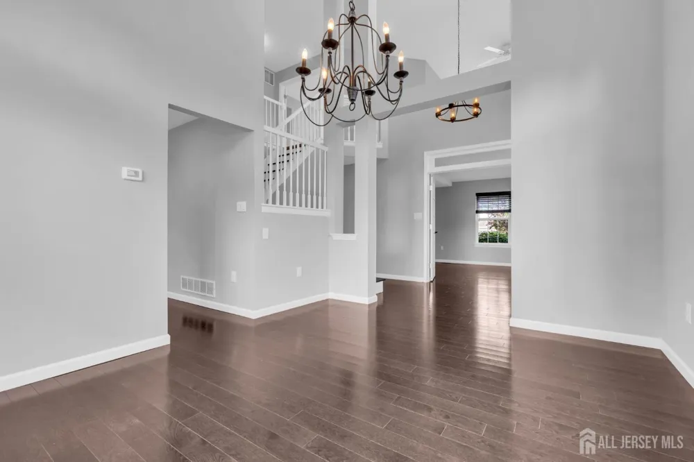 8 Pine Valley Lane Monroe, NJ 08831