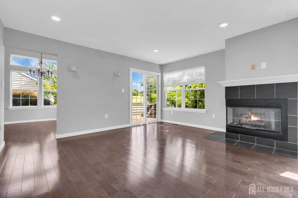 8 Pine Valley Lane Monroe, NJ 08831