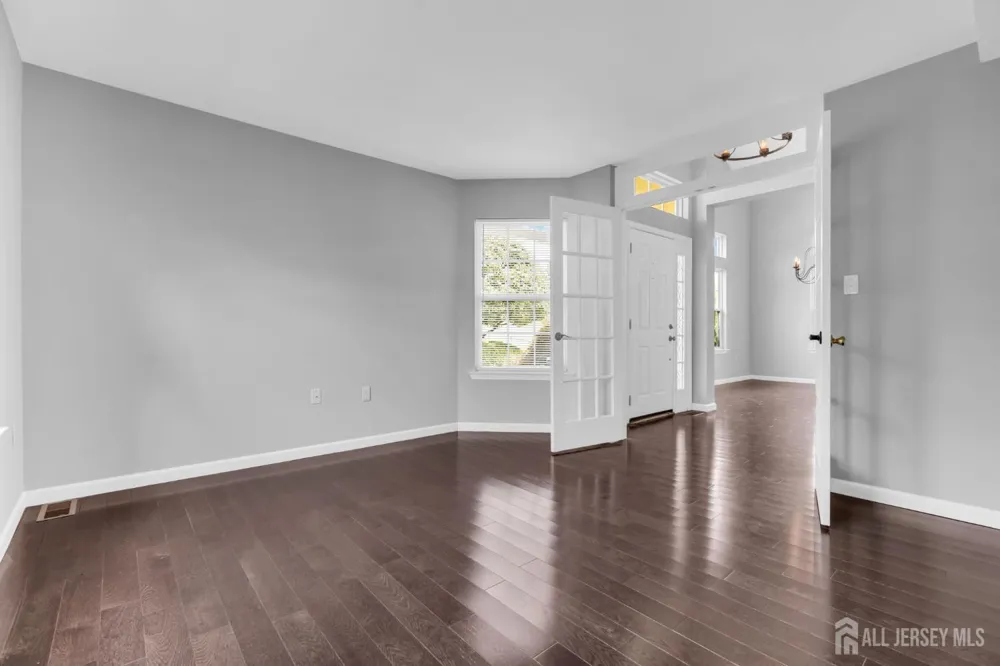 8 Pine Valley Lane Monroe, NJ 08831