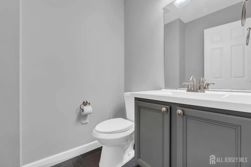 8 Pine Valley Lane Monroe, NJ 08831