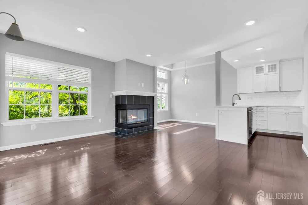 8 Pine Valley Lane Monroe, NJ 08831