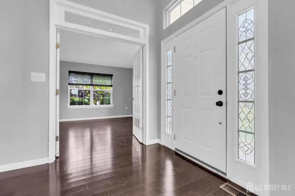 8 Pine Valley Lane Monroe, NJ 08831