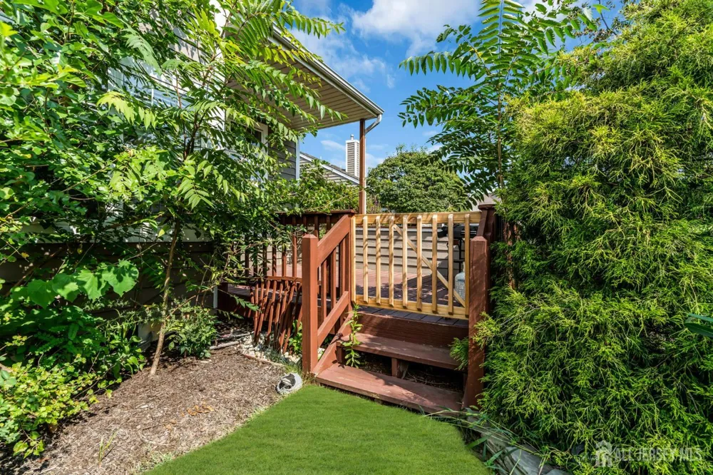 8 Pine Valley Lane Monroe, NJ 08831