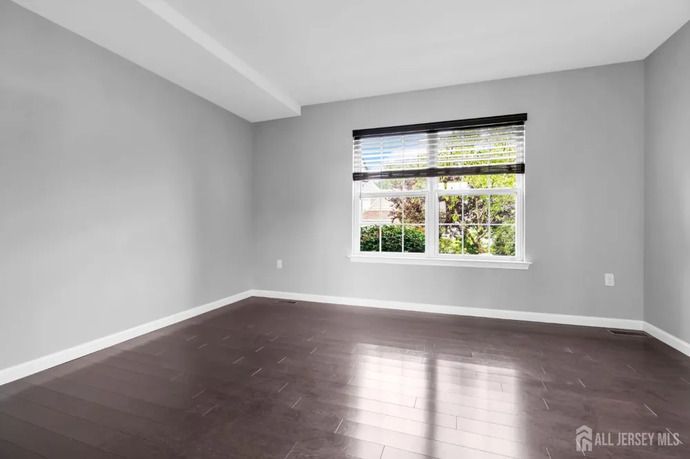 8 Pine Valley Lane Monroe, NJ 08831