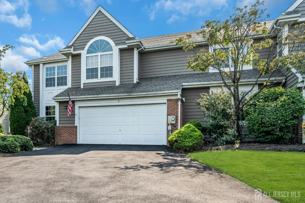 8 Pine Valley Lane Monroe, NJ 08831