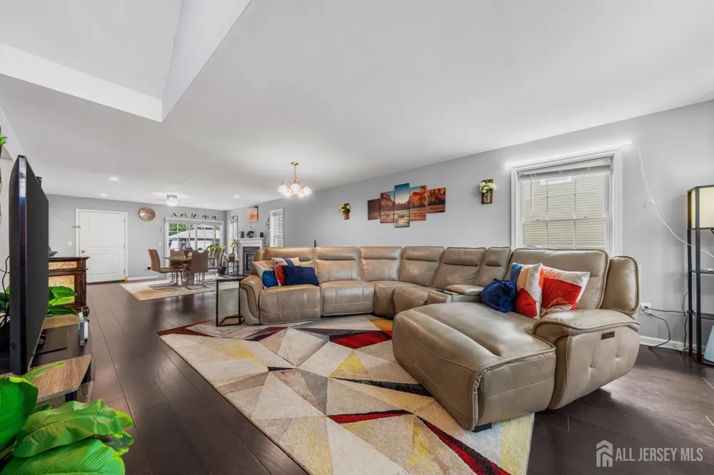 586 Dial Avenue Piscataway, NJ 08854
