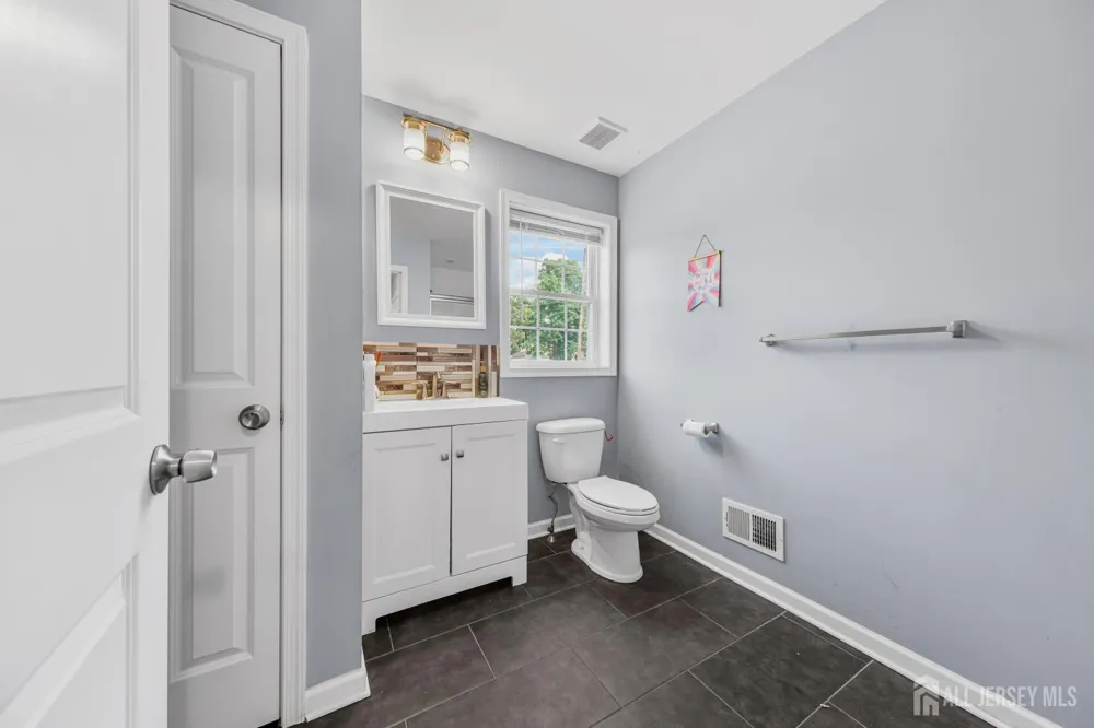 586 Dial Avenue Piscataway, NJ 08854