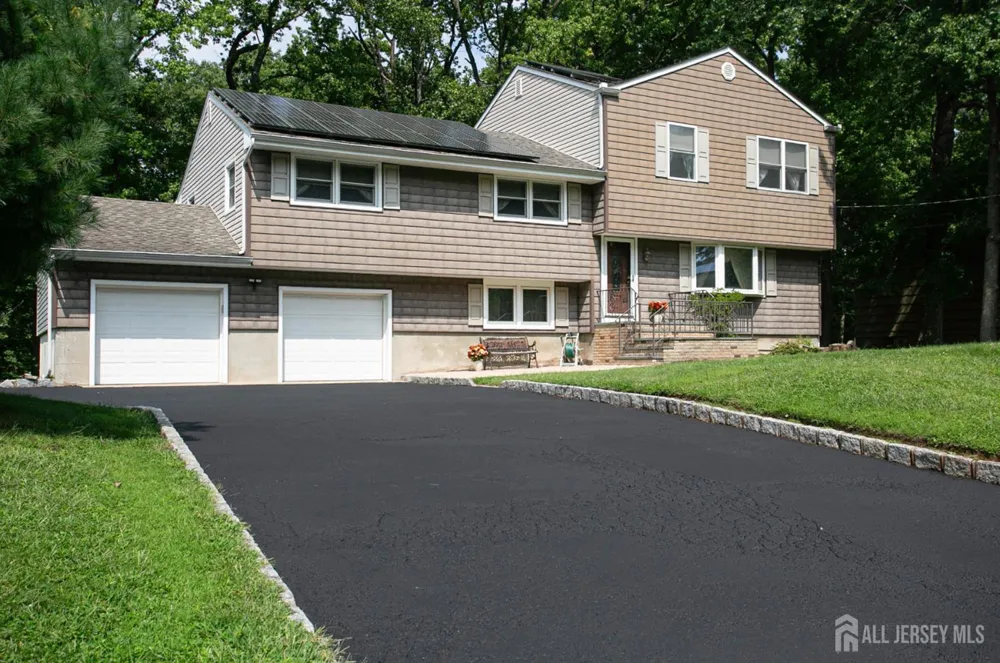 25 Huntington Road Edison, NJ 08820