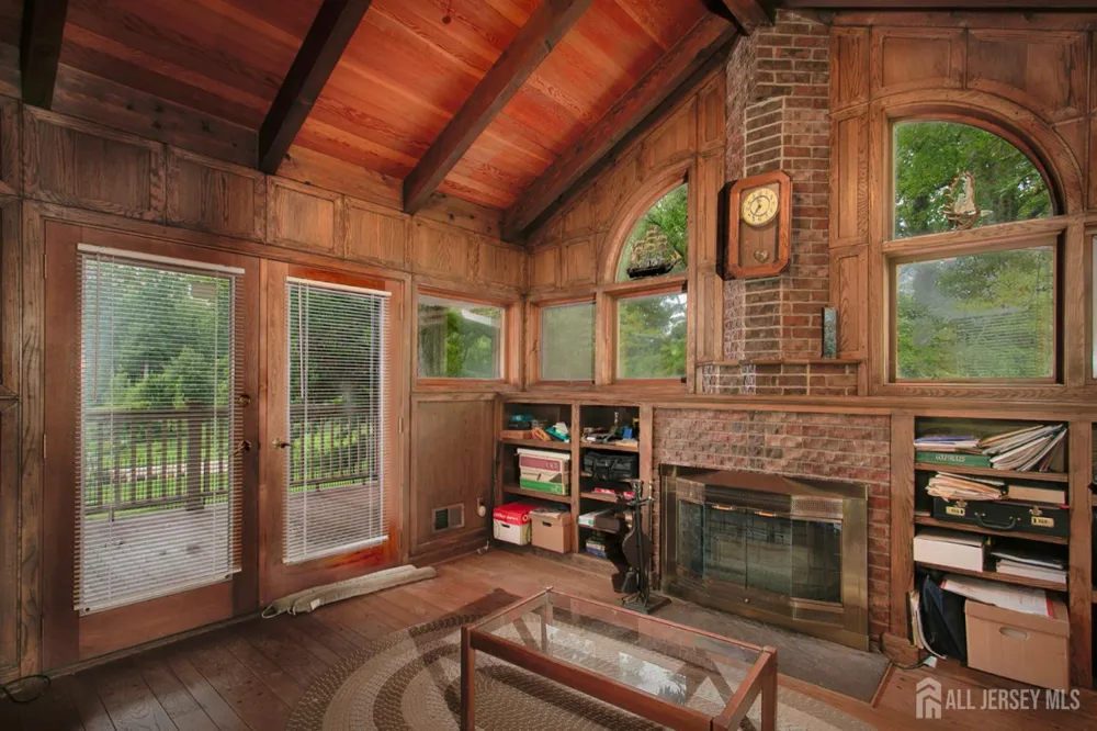 25 Huntington Road Edison, NJ 08820