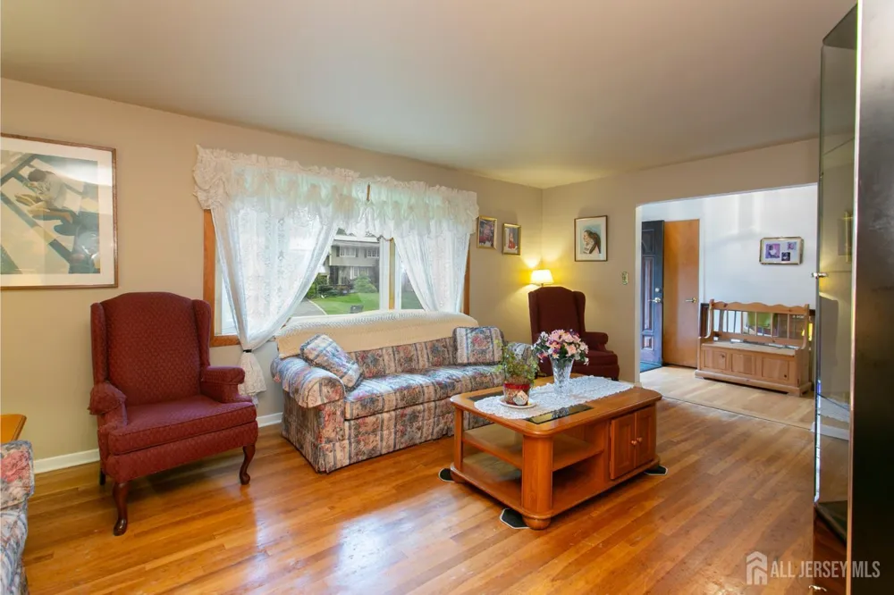 25 Huntington Road Edison, NJ 08820