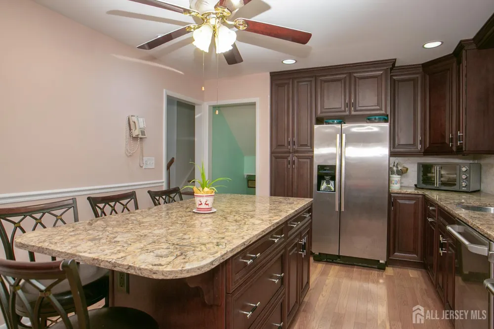 25 Huntington Road Edison, NJ 08820