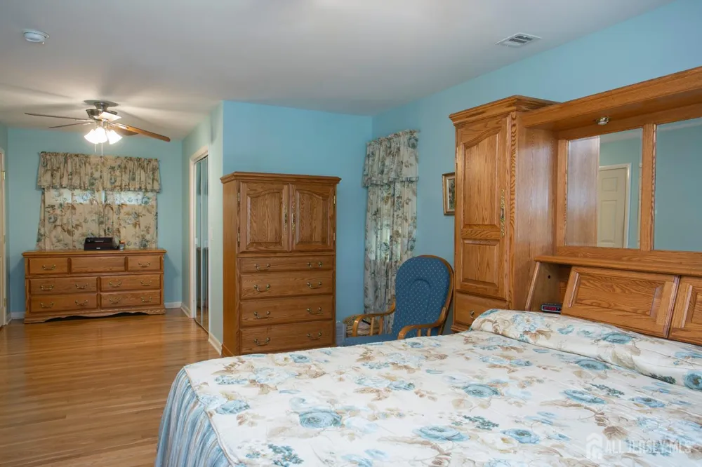 25 Huntington Road Edison, NJ 08820
