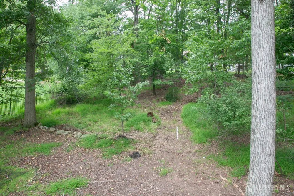 25 Huntington Road Edison, NJ 08820