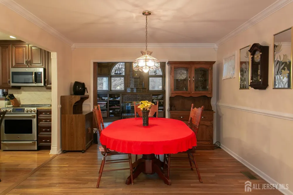 25 Huntington Road Edison, NJ 08820
