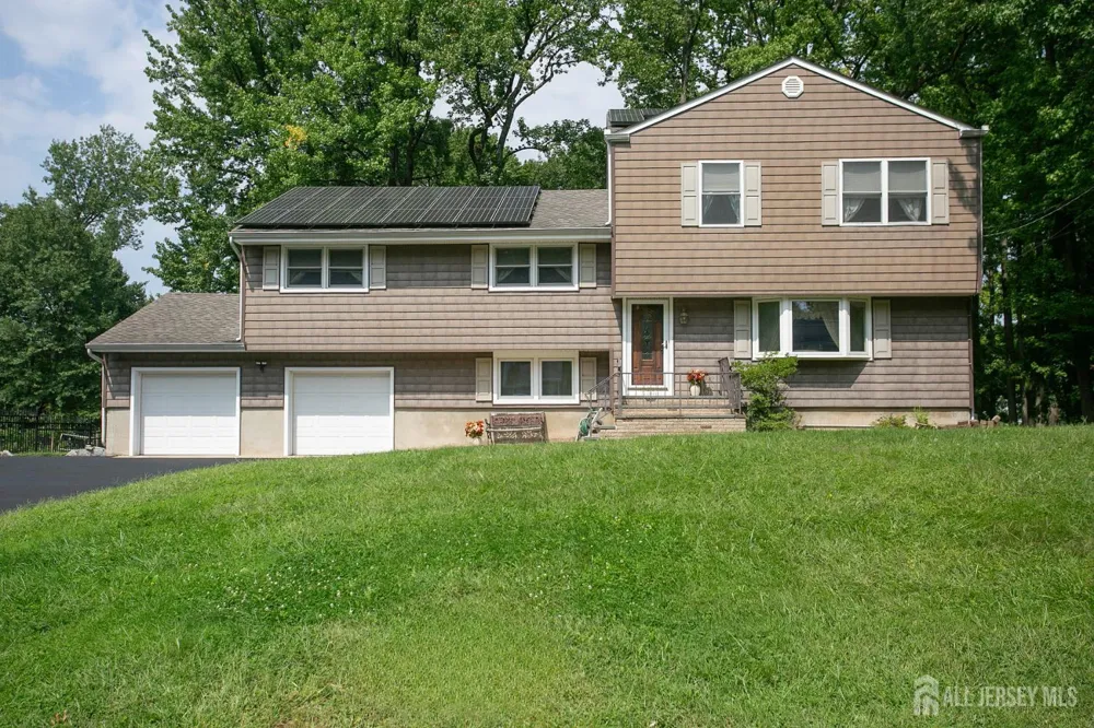 25 Huntington Road Edison, NJ 08820