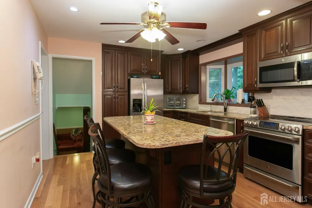 25 Huntington Road Edison, NJ 08820