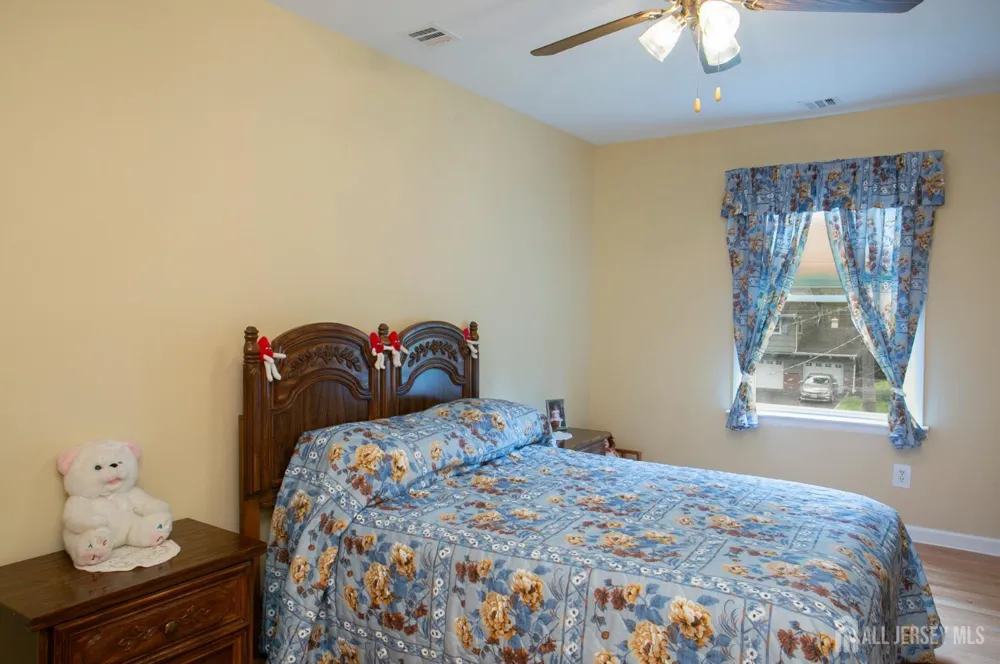 25 Huntington Road Edison, NJ 08820