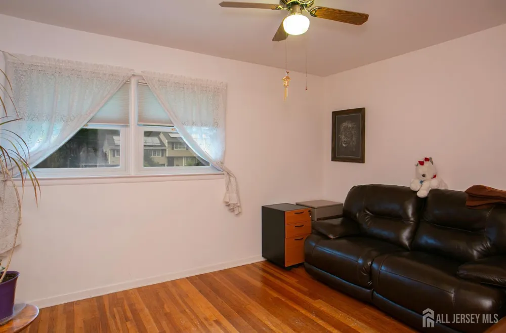 25 Huntington Road Edison, NJ 08820
