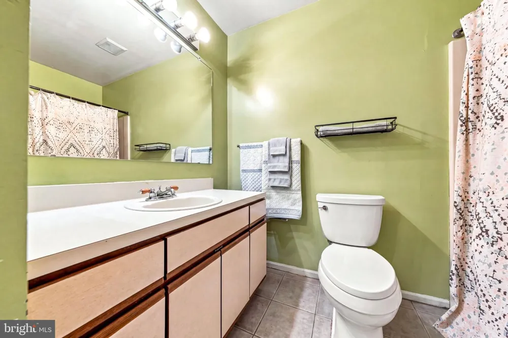 2174 HARBOUR DRIVE #BUILDING 34 Palmyra, NJ 08065
