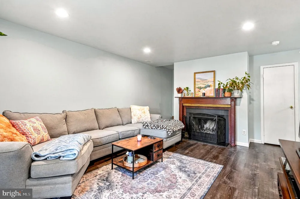 2174 HARBOUR DRIVE #BUILDING 34 Palmyra, NJ 08065