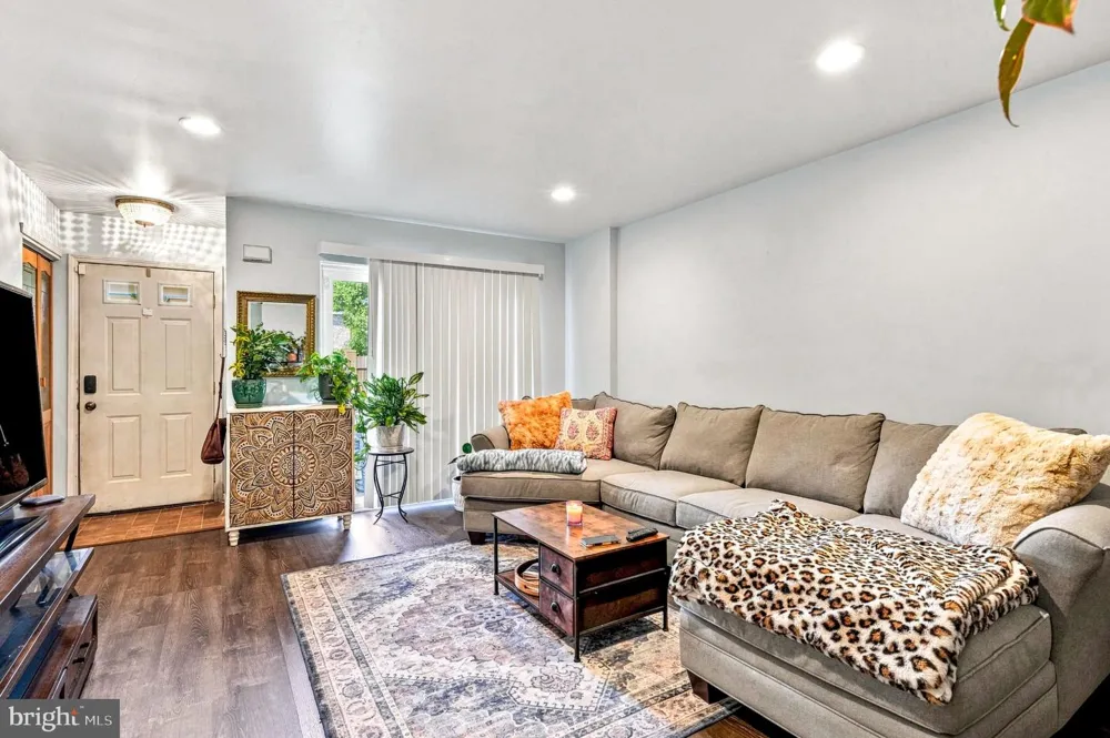 2174 HARBOUR DRIVE #BUILDING 34 Palmyra, NJ 08065