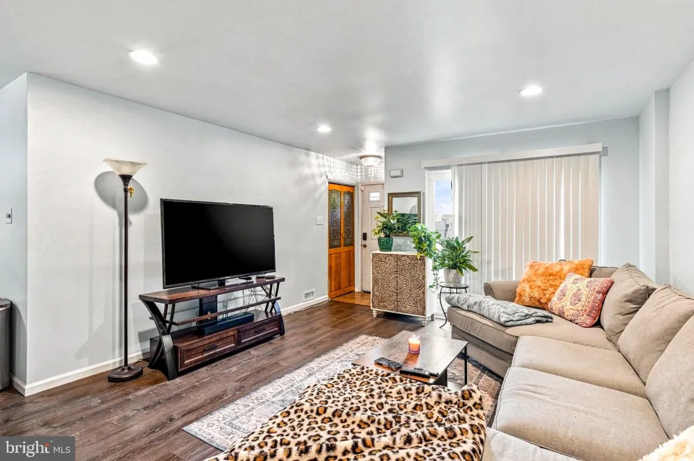 2174 HARBOUR DRIVE #BUILDING 34 Palmyra, NJ 08065
