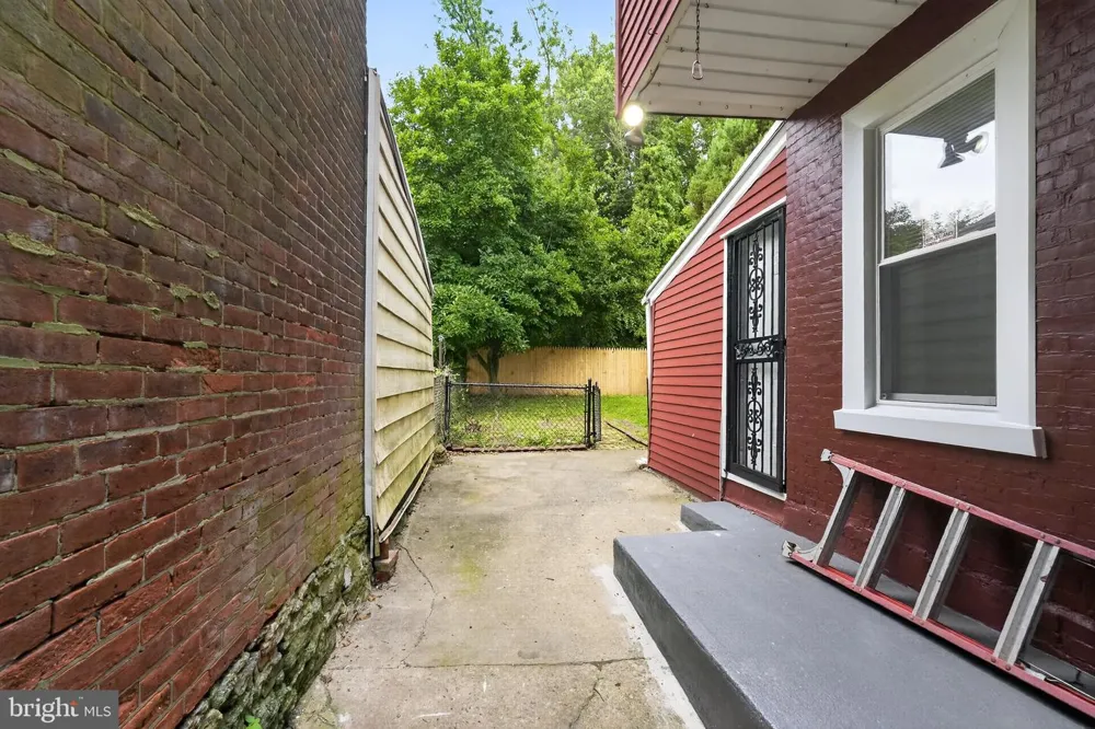 73 E GARFIELD STREET Philadelphia, PA 19144