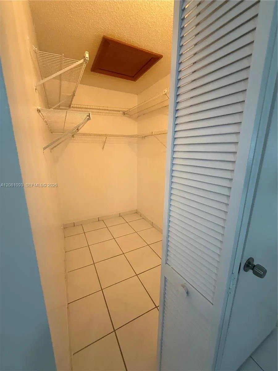 7577 W 5th Ln Hialeah, FL 33014