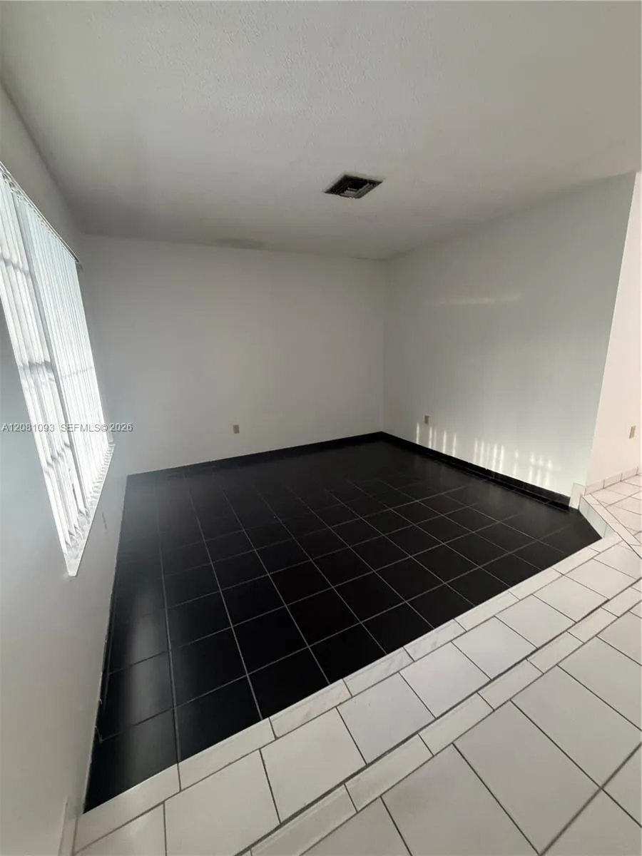 7577 W 5th Ln Hialeah, FL 33014