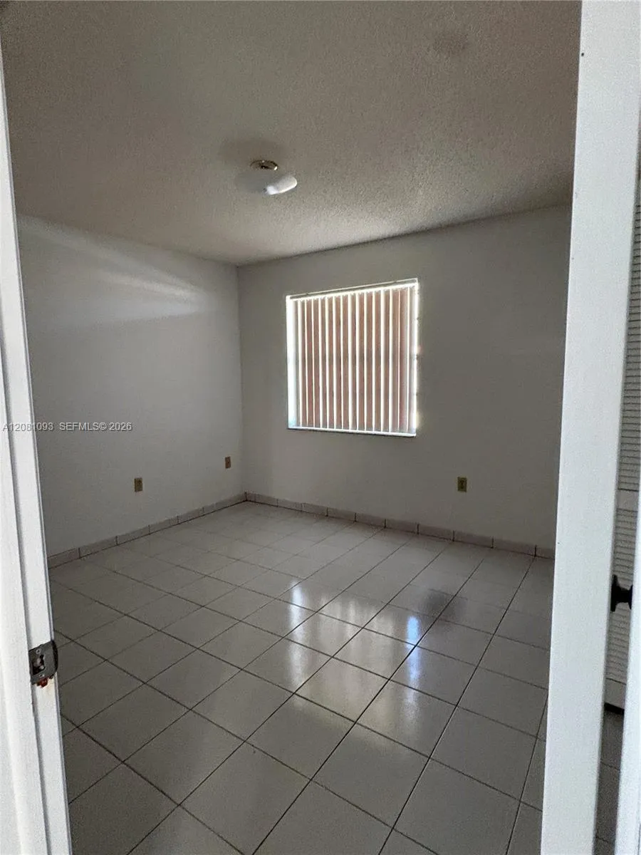 7577 W 5th Ln Hialeah, FL 33014