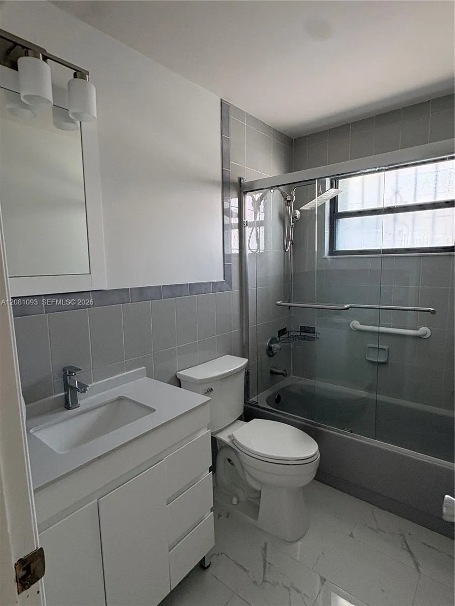 7577 W 5th Ln Hialeah, FL 33014
