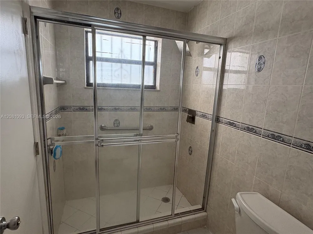 7577 W 5th Ln Hialeah, FL 33014