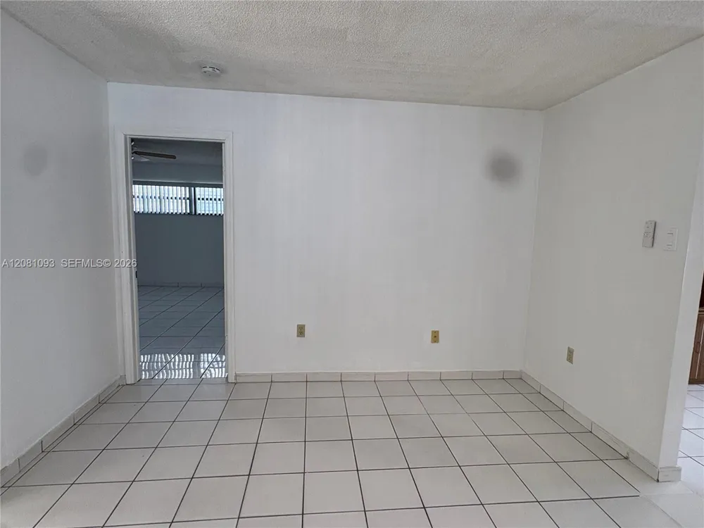 7577 W 5th Ln Hialeah, FL 33014
