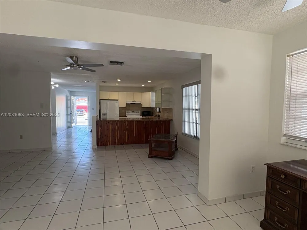 7577 W 5th Ln Hialeah, FL 33014
