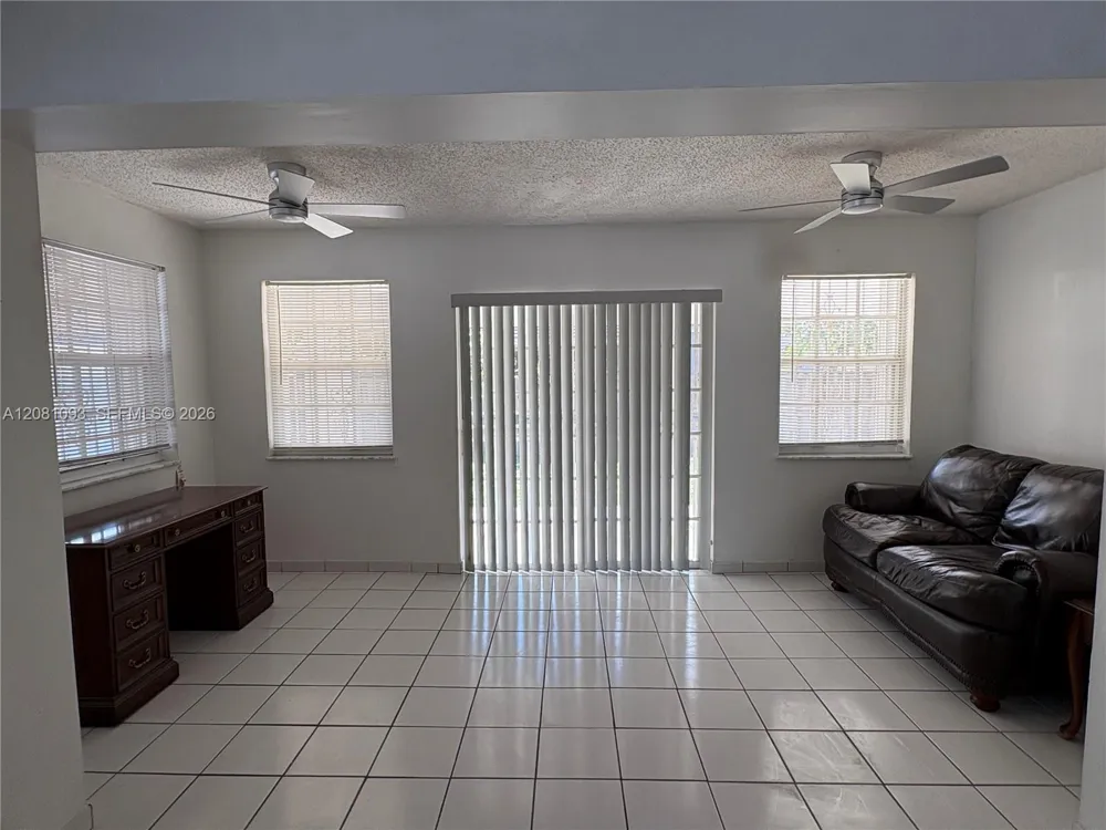 7577 W 5th Ln Hialeah, FL 33014