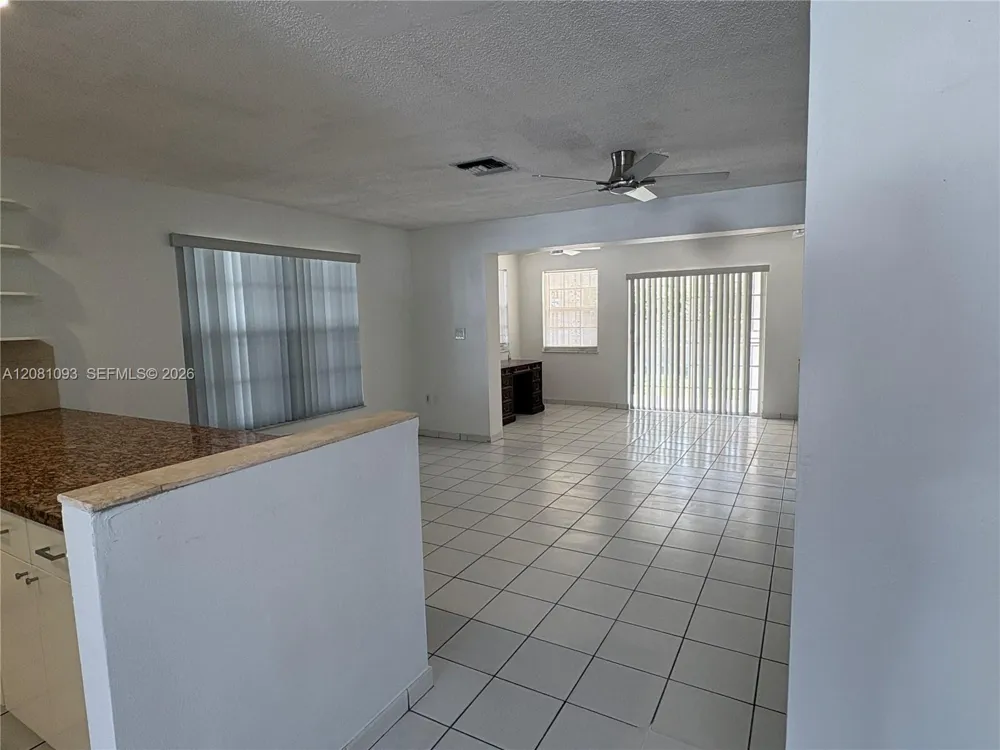 7577 W 5th Ln Hialeah, FL 33014