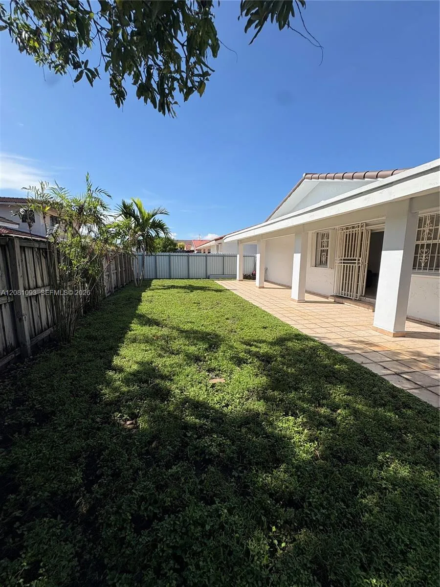 7577 W 5th Ln Hialeah, FL 33014