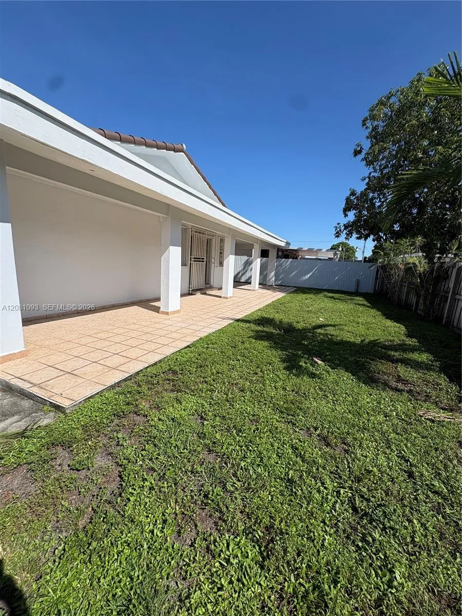 7577 W 5th Ln Hialeah, FL 33014