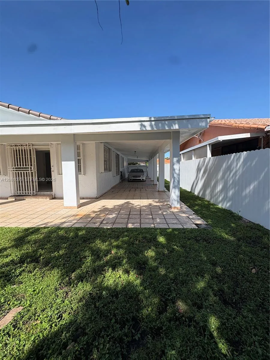7577 W 5th Ln Hialeah, FL 33014